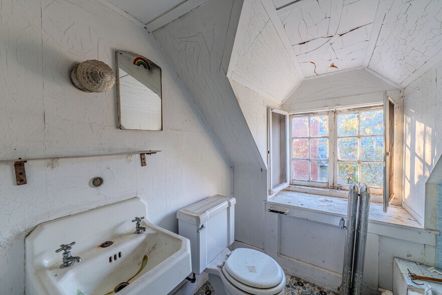 More Photos Of 177 W High St, Somerville Medical For Sale