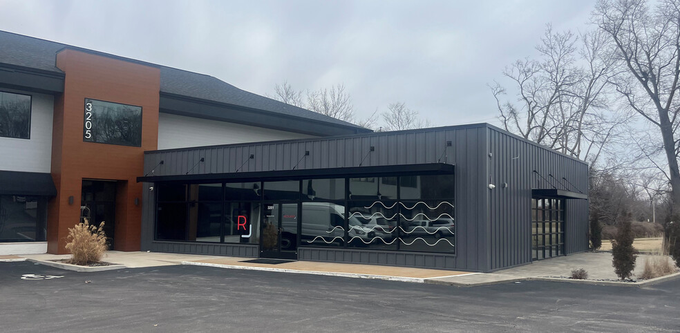 More Photos Of 3201-3229 S Brentwood Blvd, Webster Groves General Retail For Lease