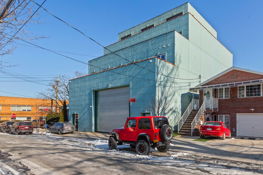 More Photos Of 14-07 113th St, College Point Flex For Sale