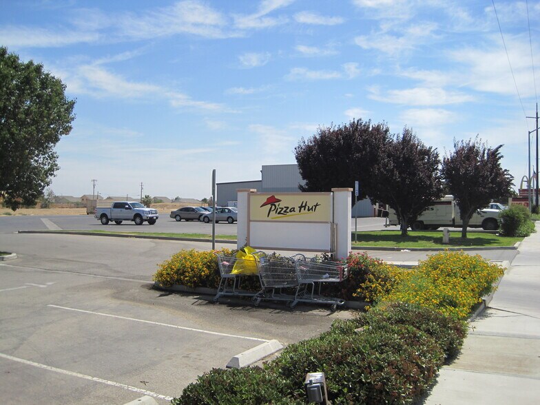 More Photos Of 2320 Highway 46, Wasco Freestanding For Lease