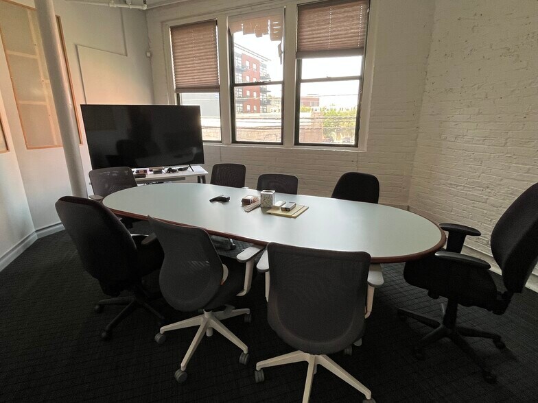 More Photos Of 2035-2043 W Wabansia Ave, Chicago Loft Creative Space For Lease