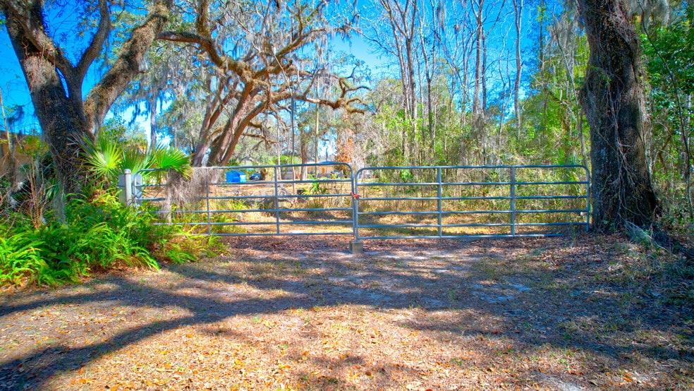 More Photos Of 629 S Broad St, Brooksville Office For Sale