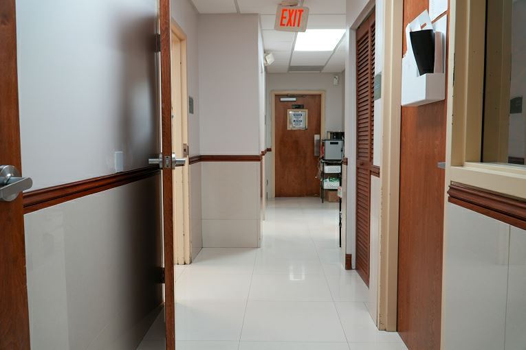 More Photos Of 9400 NW 58th St, Miami Veterinarian Kennel For Lease