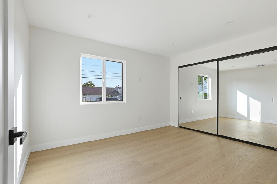 More Photos Of 13689 Garber St, Arleta Apartments For Sale