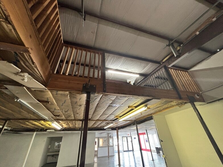More Photos Of 2618 Cherry Ave NE, Salem Industrial For Sale