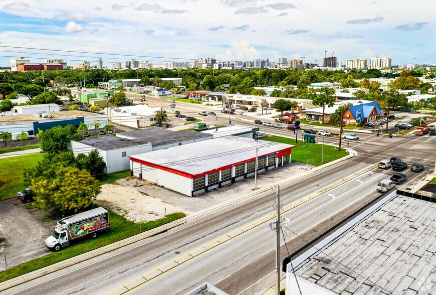 More Photos Of 2022 12th St, Sarasota Auto Repair For Lease