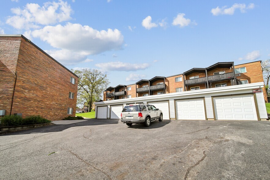 More Photos Of 211 N Lincolnway, North Aurora Apartments For Sale