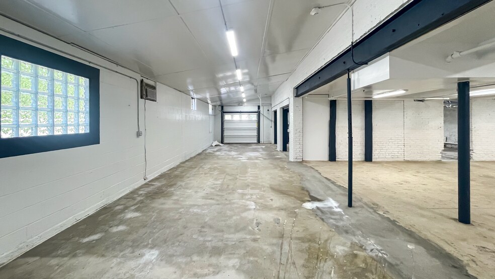 More Photos Of 554 Main St, Oakville Storefront Retail Office For Lease