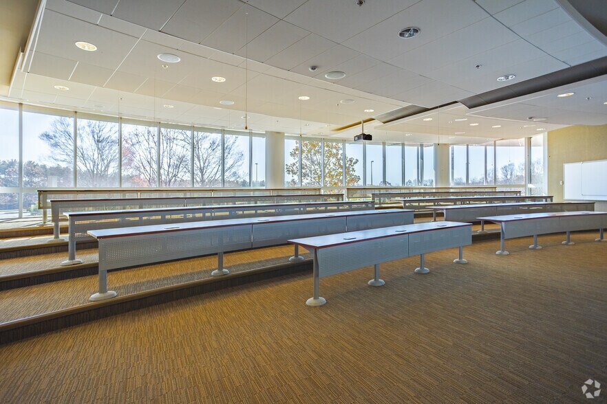 More Photos Of 201 Resting Tree Dr, Bristol Office For Lease