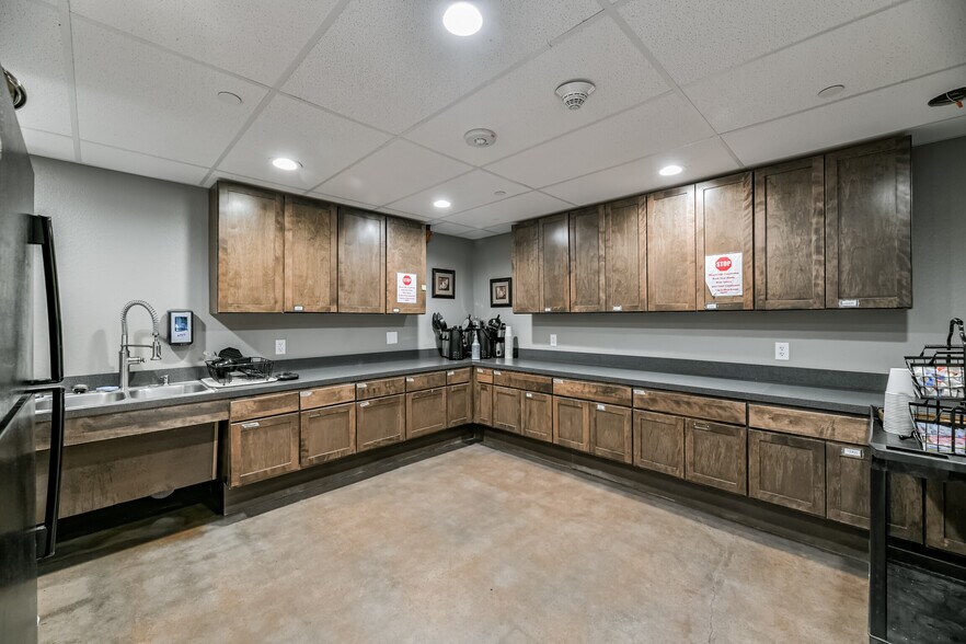 More Photos Of 1222 W Main St, Tomball Religious Facility For Sale