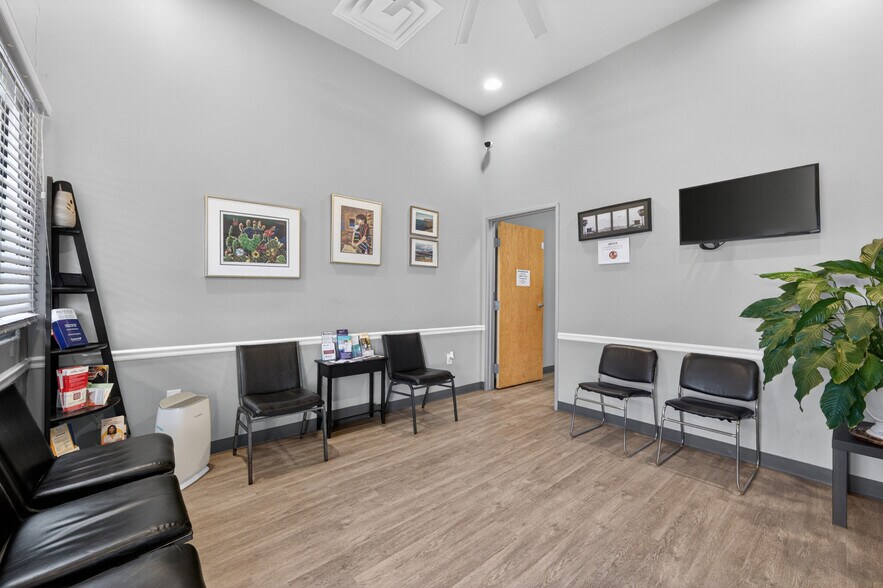 More Photos Of 4903 Golden Quail, San Antonio Storefront Retail Office For Sale