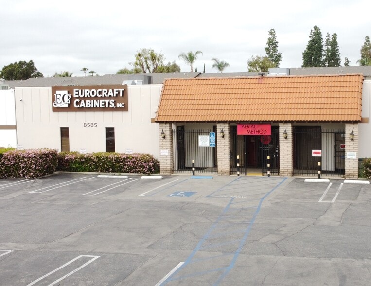 Primary Photo Of 8585-8587 Canoga Ave, Canoga Park Service For Lease