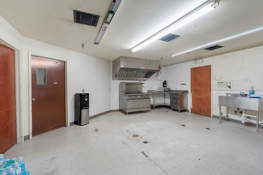 More Photos Of 510 E Bonham St, Jefferson Medical For Sale