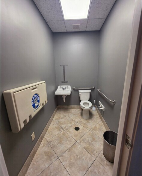 More Photos Of 9750 Lantern Rd, Fishers Office For Lease