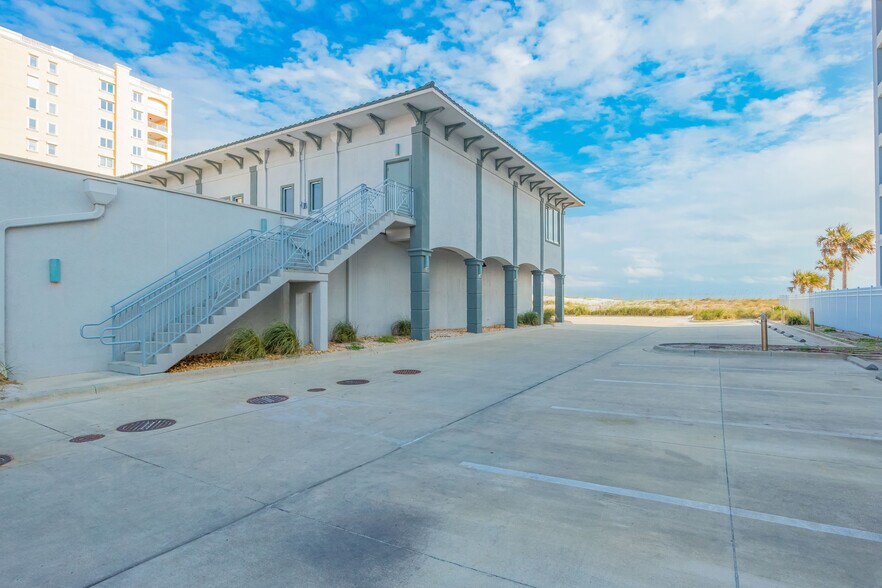 More Photos Of 831 N 1st St, Jacksonville Beach General Retail For Sale