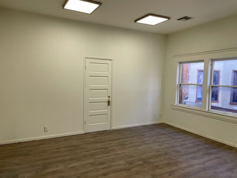 More Photos Of 412 W 4th St, Santa Ana Storefront Retail Office For Lease