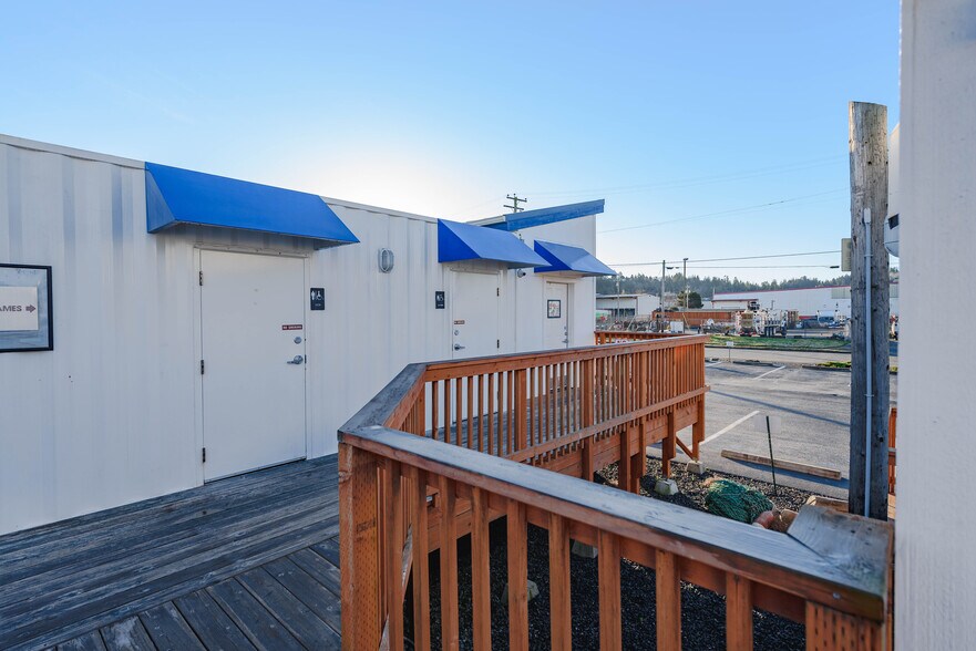 More Photos Of 102 Hall Ave, Coos Bay Restaurant For Sale