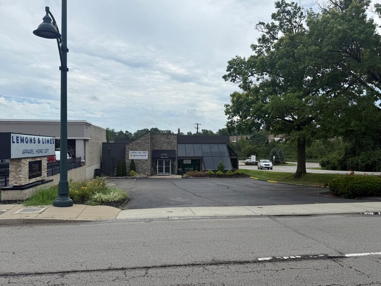 More Photos Of 7292 Kenwood Rd, Cincinnati Freestanding For Sale