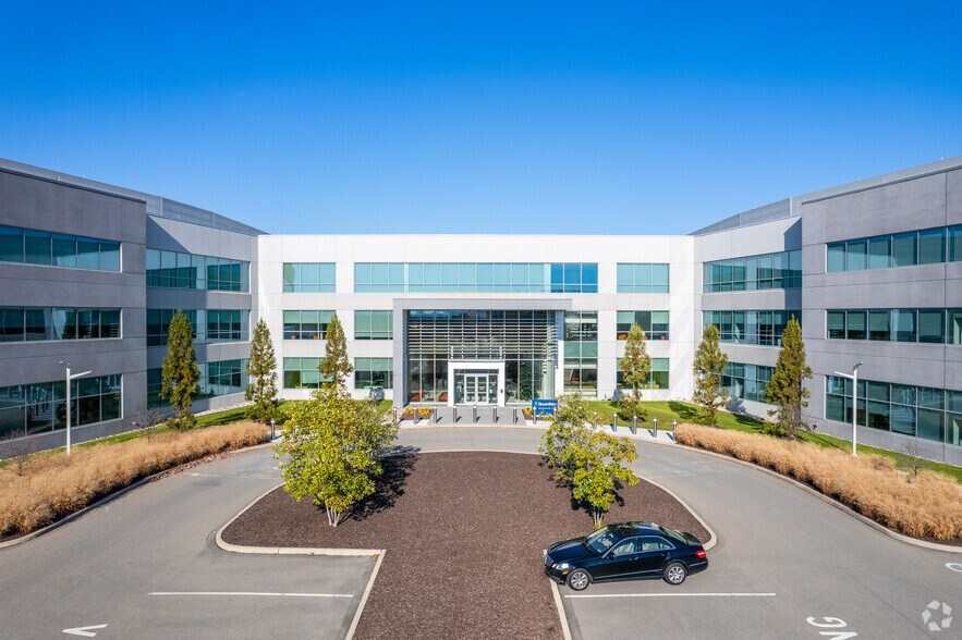 More Photos Of 6255 Sterners Way, Bethlehem Office For Sale