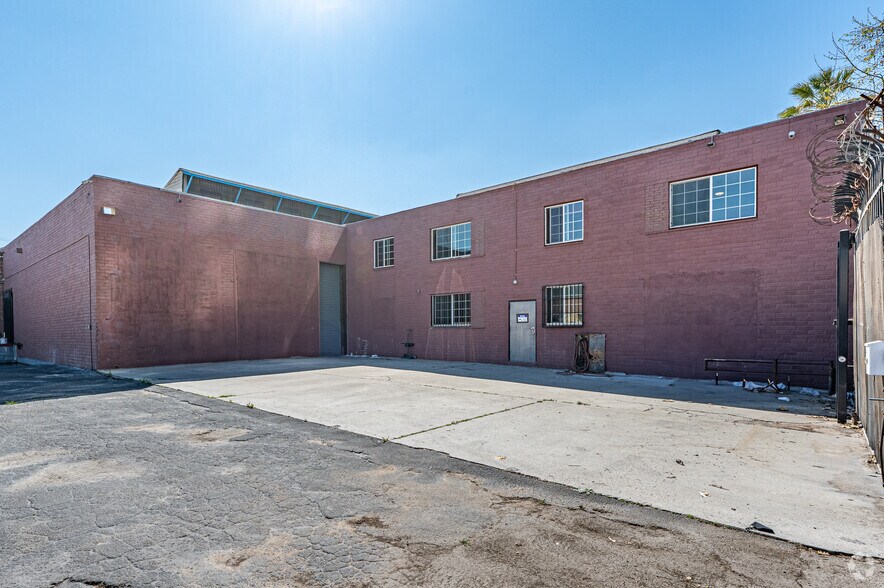 More Photos Of 540 S Crocker St, Los Angeles Industrial For Sale