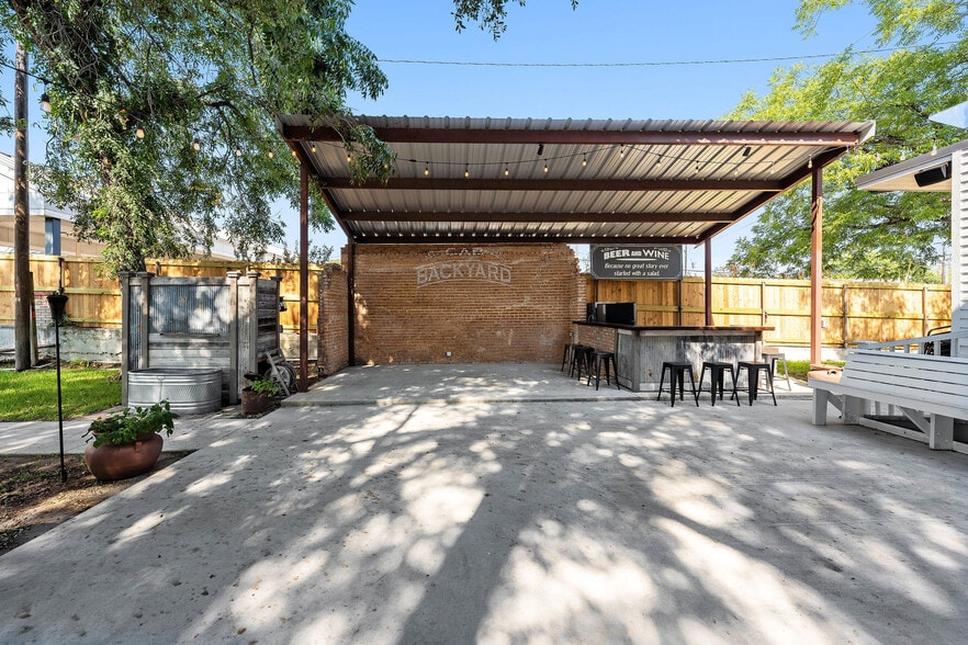 More Photos Of 312 N Central Ave, Cameron Restaurant For Sale