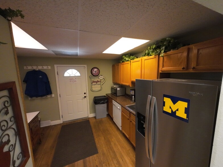 More Photos Of 739 W Littleton Blvd, Littleton Office For Sale