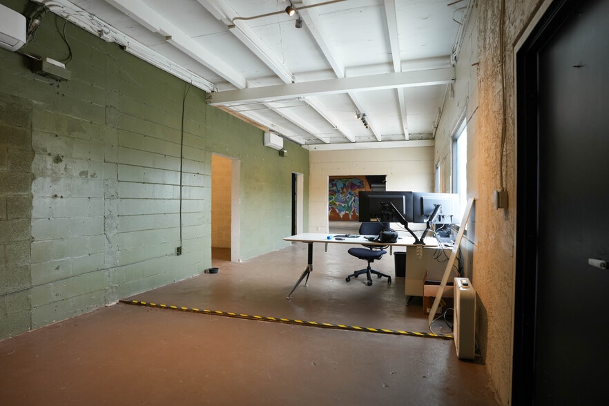 More Photos Of 4700 22nd Ave S, Saint Petersburg General Retail For Lease