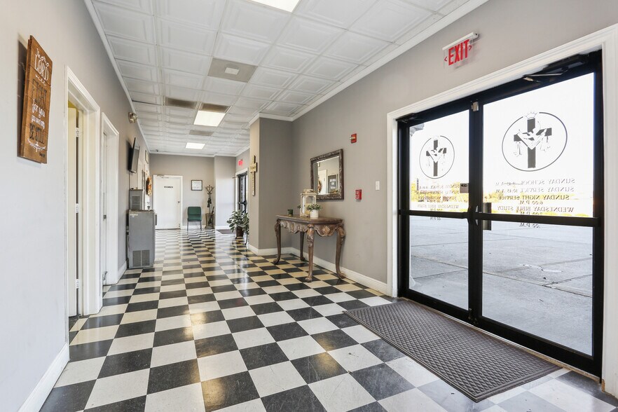 More Photos Of 3001 New Highway 51, La Place Religious Facility For Lease