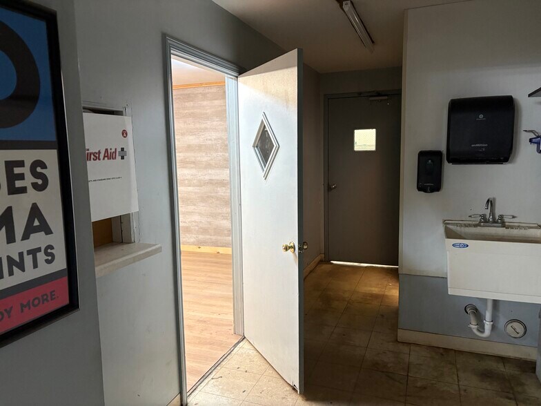 More Photos Of 2905 N Lincoln Rd, Escanaba General Retail For Sale