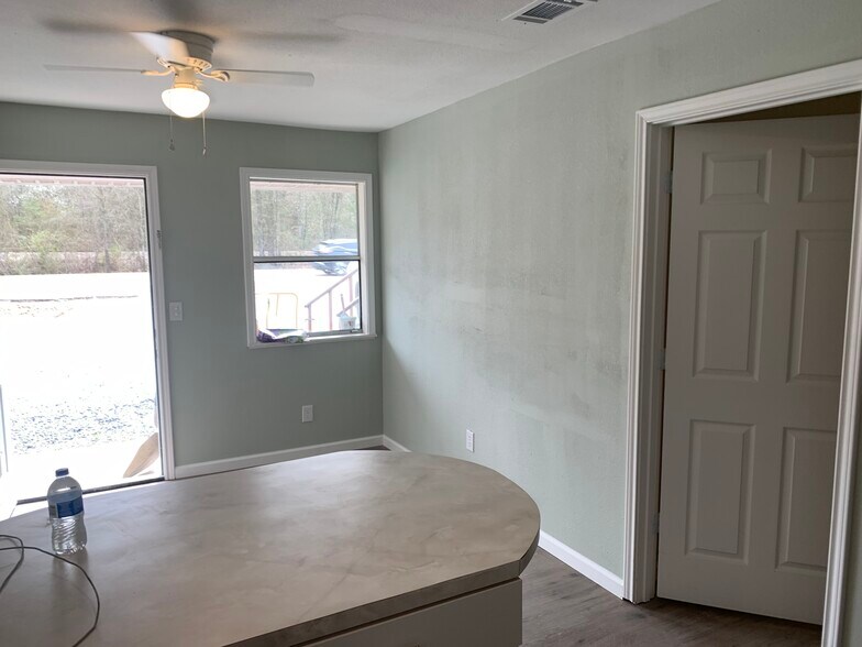 More Photos Of 2001 E 20th St, Hooks Apartments For Sale