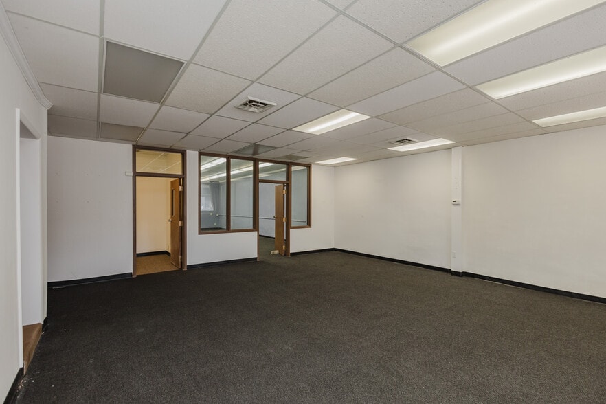 More Photos Of 722 N Main St, Newton Office For Sale