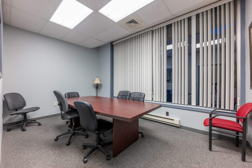 More Photos Of 2419 E High St, Springfield Storefront For Sale