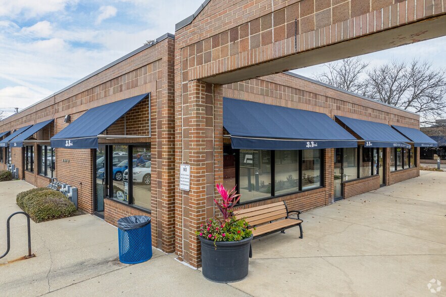 More Photos Of 777 N York Rd, Hinsdale Unknown For Lease