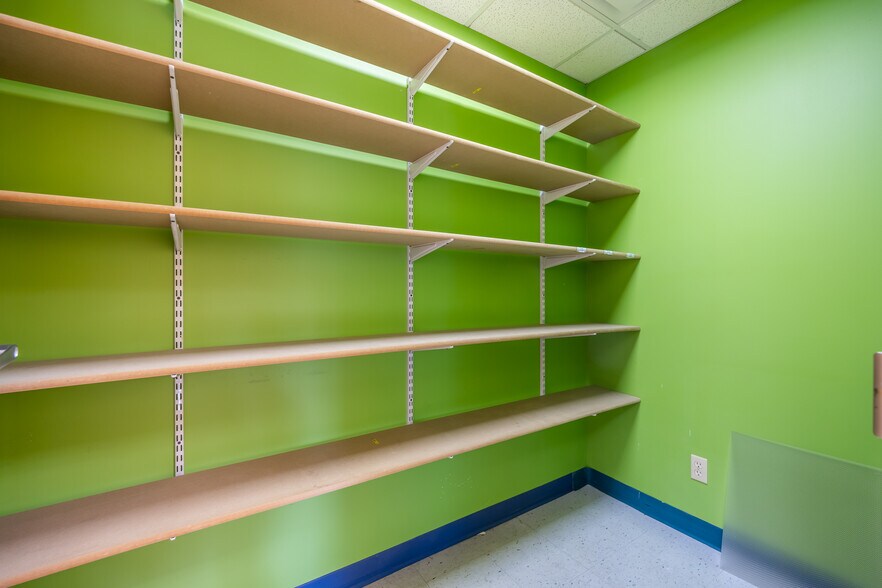 More Photos Of 980 Westfall Rd, Rochester Medical For Lease