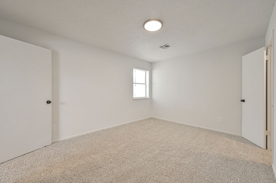 More Photos Of 8300 NW 10th St, Oklahoma City Apartments For Sale