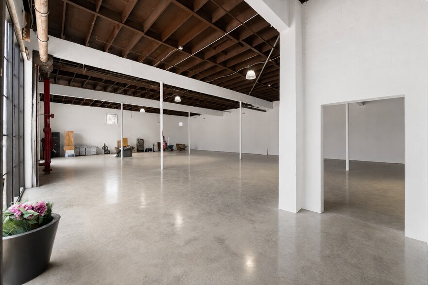 More Photos Of 80 NW 72nd St, Miami Storefront Retail Office For Lease