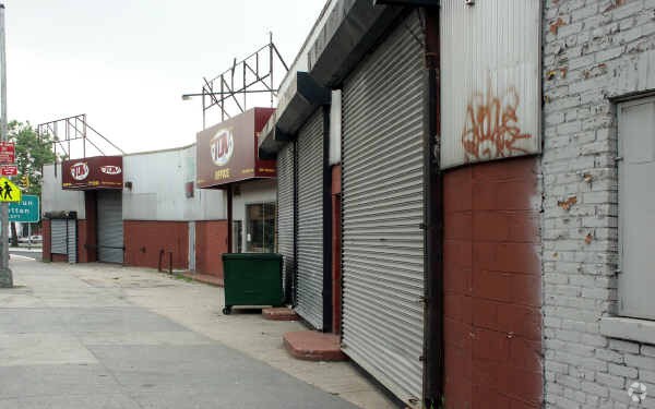 More Photos Of 286-294 Hamilton Ave, Brooklyn Warehouse For Lease