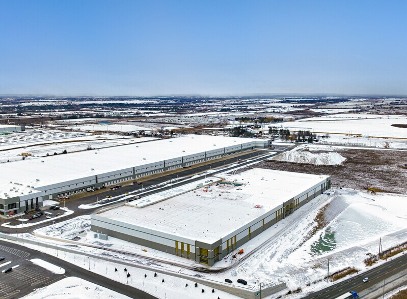 More Photos Of 5525 Countryside Dr, Brampton Distribution For Lease