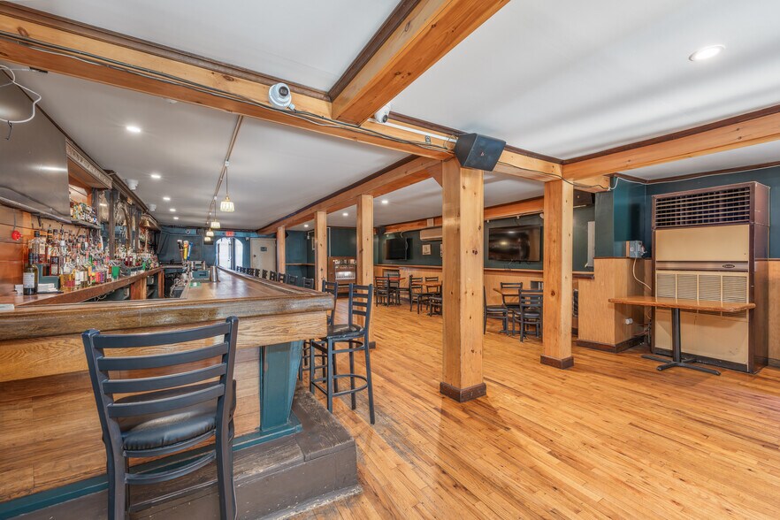 More Photos Of 30-32 Front St, Greenport Storefront Retail Residential For Sale