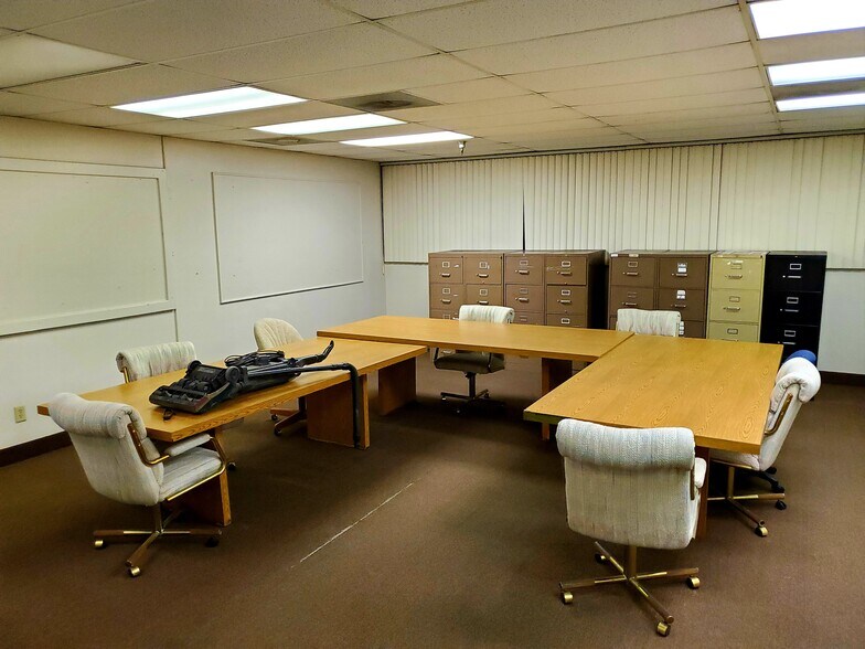 More Photos Of 2908 S Highland Dr, Las Vegas Warehouse For Lease