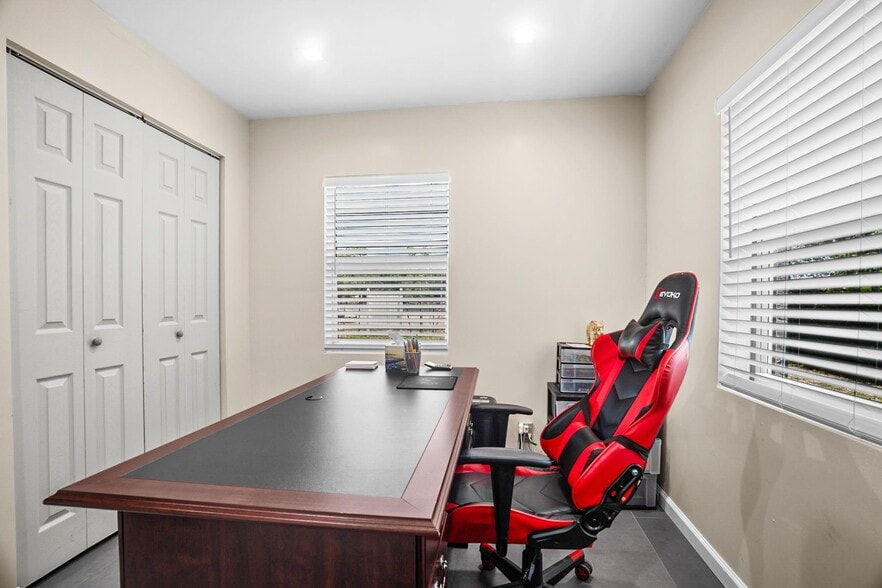 More Photos Of 4736 Lake Worth Rd, Greenacres Office For Sale
