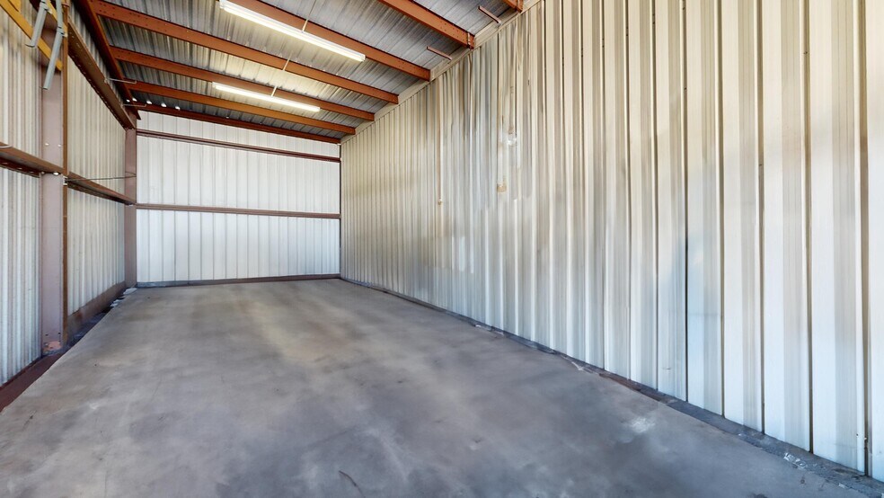 More Photos Of 4395 Dardanelle Dr, Orlando Warehouse For Lease