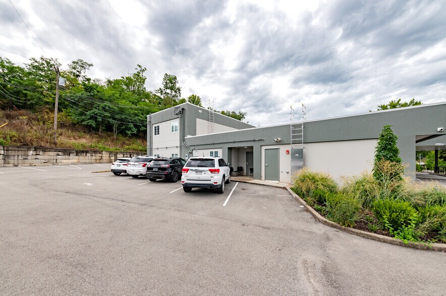 More Photos Of 900 Fairmont Rd, Morgantown Office For Sale