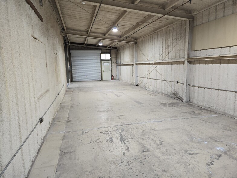 More Photos Of 10 Daisy Ave, Lodi Warehouse For Lease