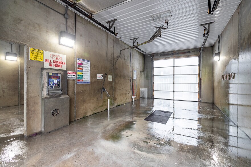 More Photos Of 581 Lester Ave, Onalaska Carwash For Sale