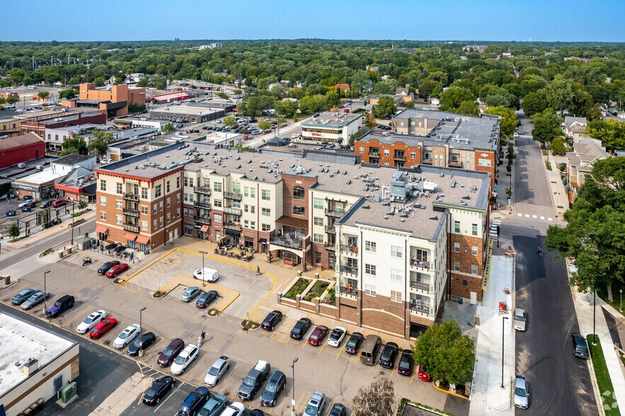 More Photos Of 712-786 Mainstreet, Hopkins General Retail For Lease