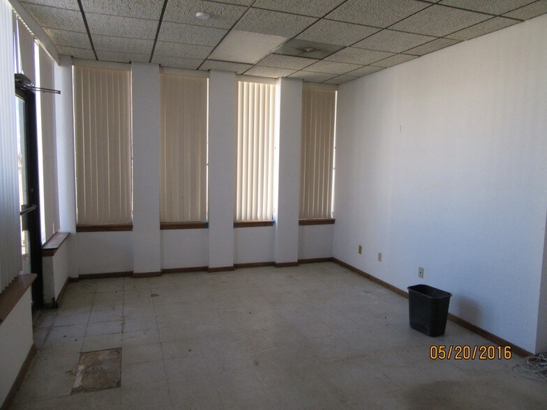 More Photos Of 1506 W Broadway Pl, Hobbs Service For Sale