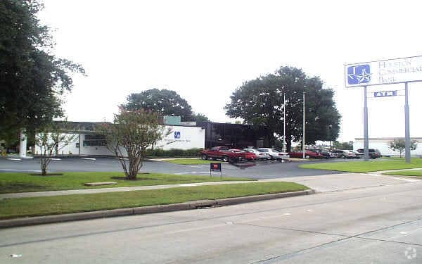 More Photos Of 7125 Gulf Fwy, Houston Office For Sale