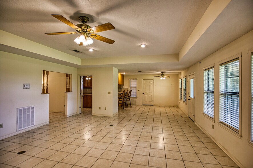 More Photos Of 655 Farmers Rd, Brenham Loft Creative Space For Sale
