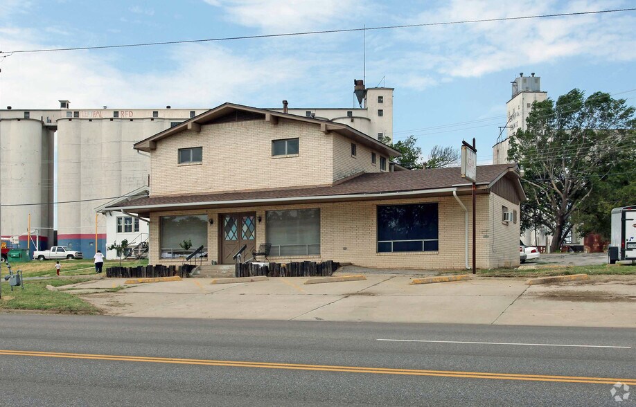 Primary Photo Of 1020 S Rock Island Ave, El Reno Apartments For Sale